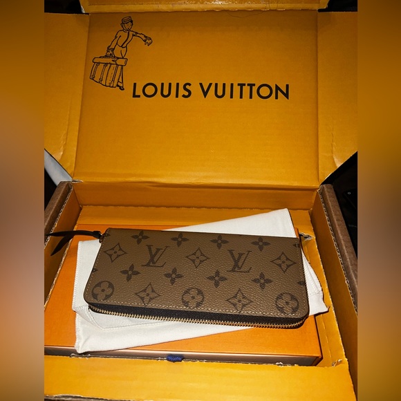 Authentic Louis Vuitton Wallet - Picture 1 of 15